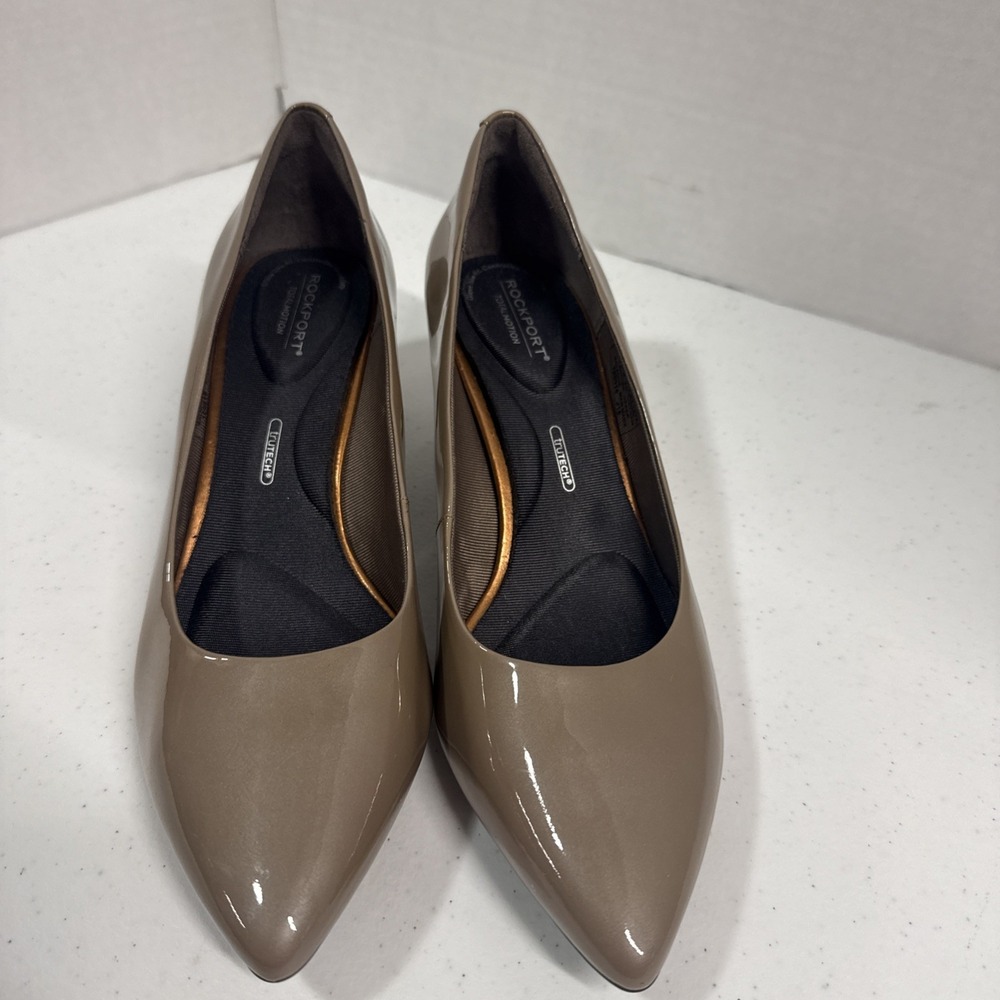 Rockport Total Motion Taupe Patent Leather Pointed Toe Pumps CM0296 Women Size10
